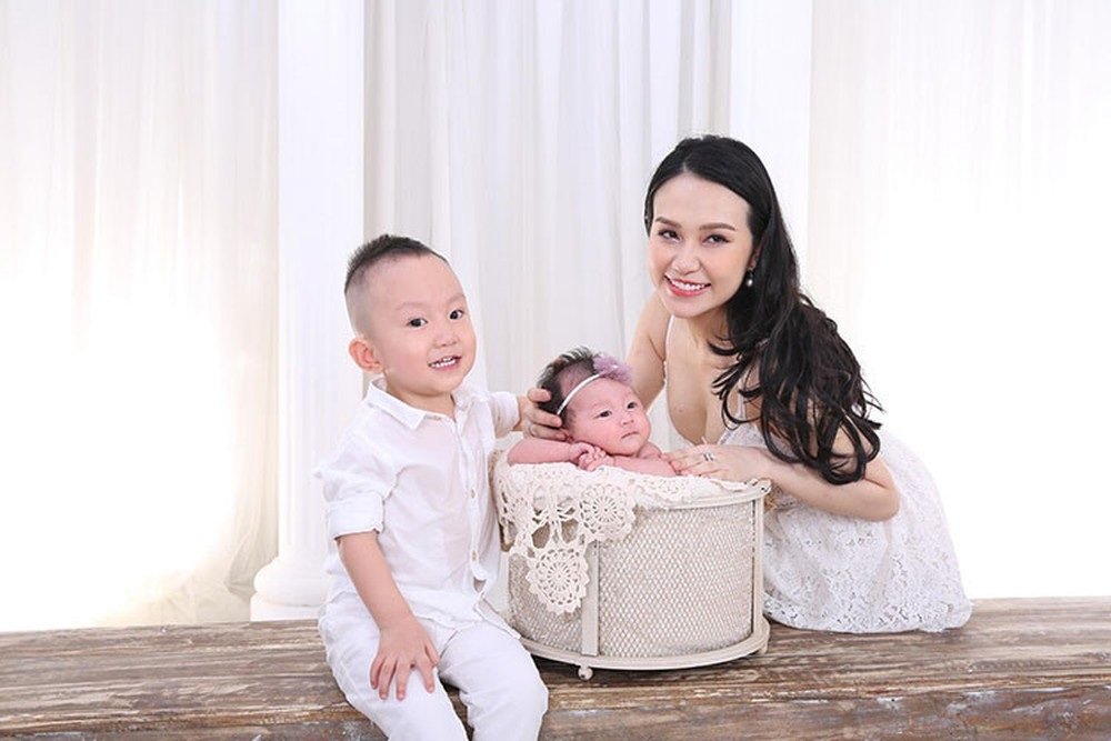 Khi con trai được gần 3 tuổi, vợ chồng Tuấn Hưng tiếp tục đón chào bé gái thứ hai vào năm 2017. Bé tên Nguyễn Trần Mỹ Anh và được đặt tên ở nhà là Son.
