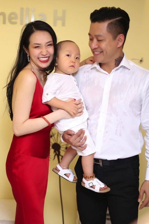 Đến tháng 10/2014, Tuấn Hưng chính thức lên chức bố khi vợ hạ sinh quý tử đầu lòng và đặt tên thân mật là Su Hào. Nổi tiếng là người có tính cách bộc trực, sau khi vợ sinh con, Tuấn Hưng trở nên điềm đạm và bỏ được nhiều tật xấu thời còn độc thân.