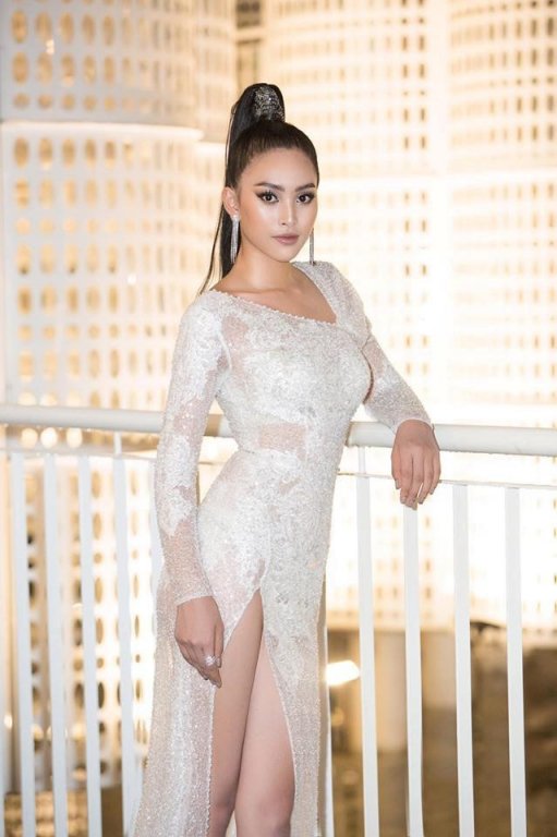 ky-duyen-va-nhung-hoa-hau-theo-phong-cach-khoe-body-nong-bong