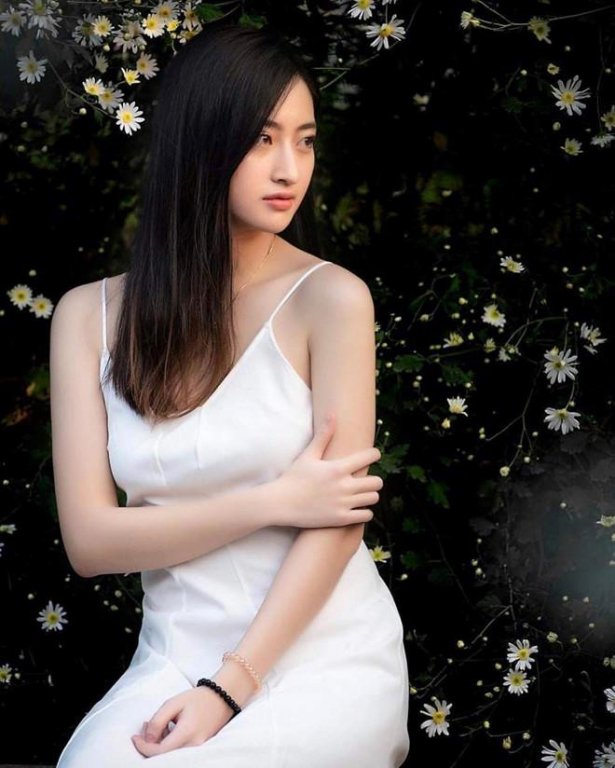 ky-duyen-va-nhung-hoa-hau-theo-phong-cach-khoe-body-nong-bong