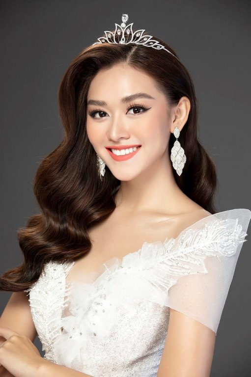 thuy-linh-kieu-loan-tuong-san-than-thai-dep-kho-cuong-ra-mat-cong-chung
