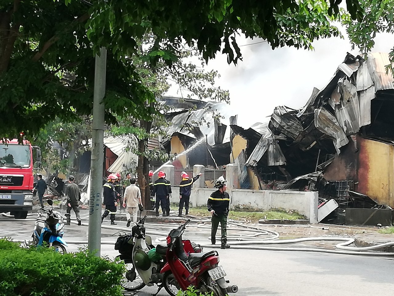 chay-lon-nha-xuong-khu-cong-nghiep-sai-dong-gan-aeon-mall-long-bien