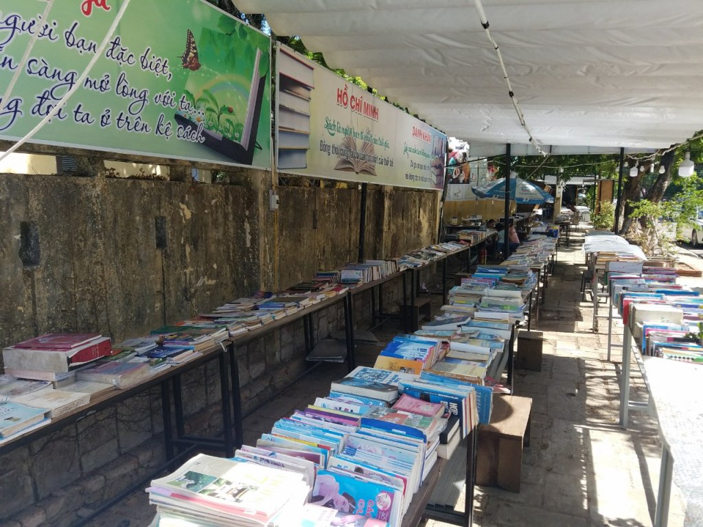khong-gian-sach-o-hue-phai-khac-phuc-cac-ton-tai-truoc-ngay-1582019