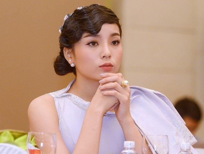 Kỳ Duyên cũng từng là chủ đề bàn tán của cư dân mạng khi tới trễ trong sự kiện họp báo chương trình 