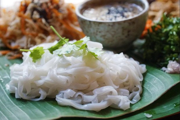 Người Sài Gòn có món phở bày trên mâm lạ lắm, nhưng dân tình lại hoang mang hỏi nhau: “Phở mà không đựng vào bát thì có còn là phở!?” - Ảnh 4.