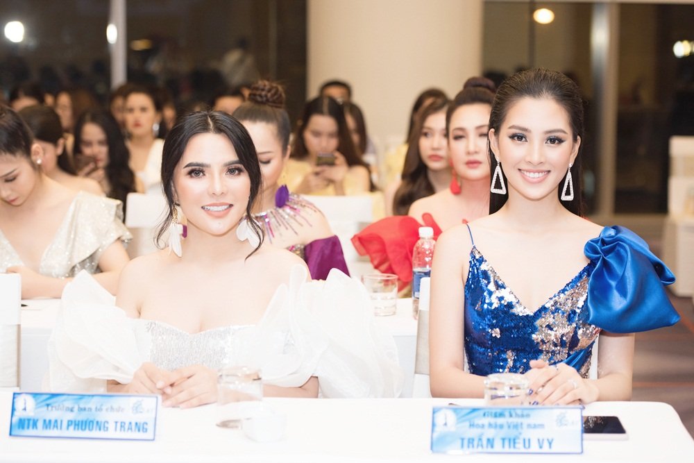 hoa-hau-tieu-vy-hao-hung-khi-lam-giam-khao-cuoc-thi-nhan-sac-quoc-te