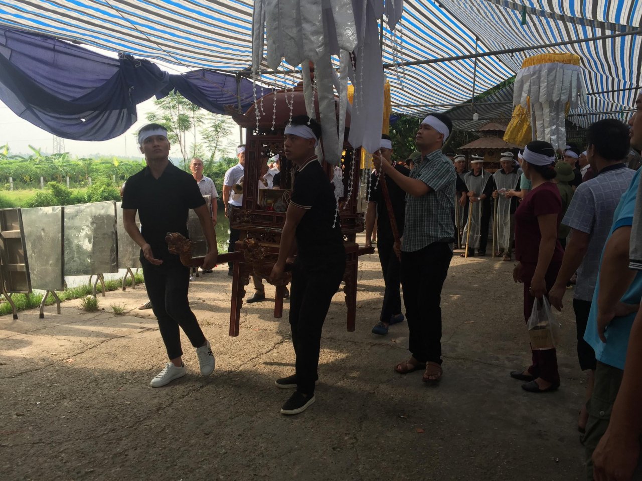quang-hai-ve-chiu-tang-ong-noi-ngay-trong-dem