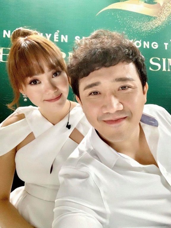 Trấn Thành khoe ảnh chụp cùng Minh Hằng.