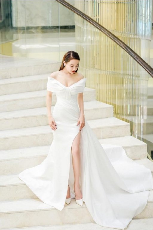 Nhã Phương - Tiểu Vy gợi cảm lọt top sao đẹp, H'Hen Niê bị chê trang phục rườm rà