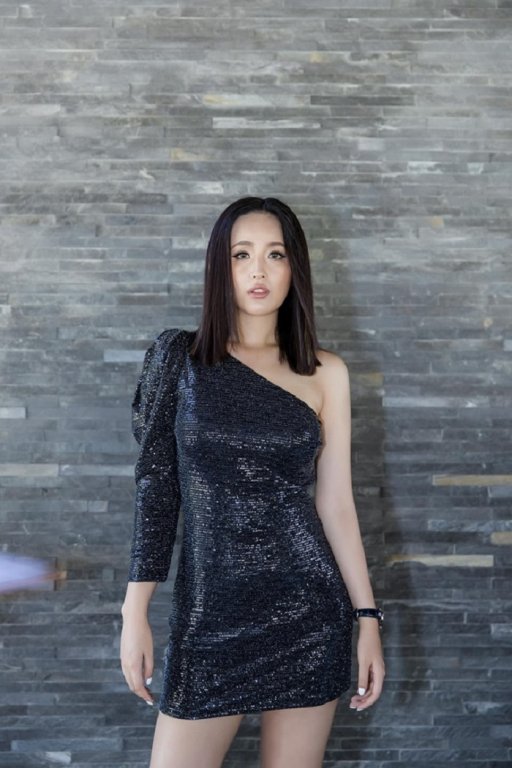 Nhã Phương - Tiểu Vy gợi cảm lọt top sao đẹp, H'Hen Niê bị chê trang phục rườm rà