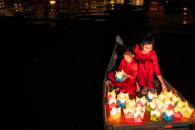 sau-con-bao-benh-dien-vien-mai-phuong-dua-con-gai-di-du-lich-hoi-an