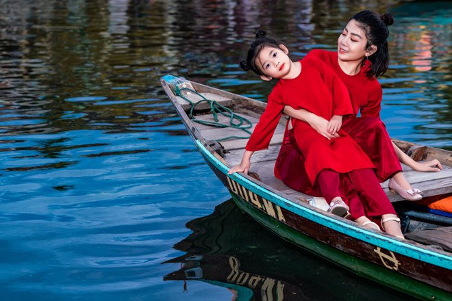 sau-con-bao-benh-dien-vien-mai-phuong-dua-con-gai-di-du-lich-hoi-an