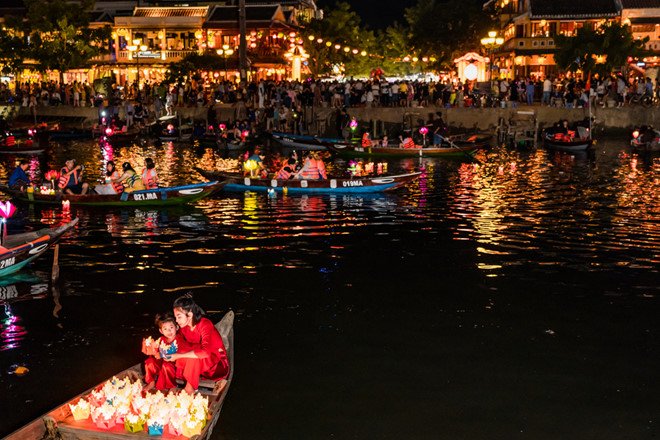 sau-con-bao-benh-dien-vien-mai-phuong-dua-con-gai-di-du-lich-hoi-an