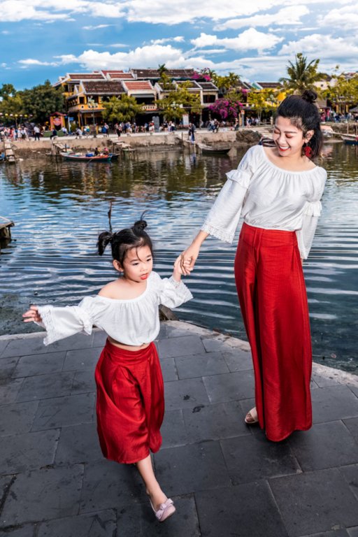 sau-con-bao-benh-dien-vien-mai-phuong-dua-con-gai-di-du-lich-hoi-an