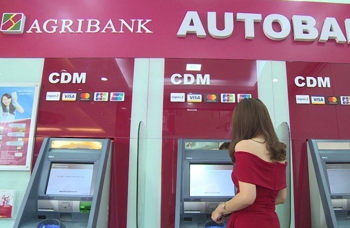truoc-them-co-phan-hoa-nhin-lai-cu-phot-agribank