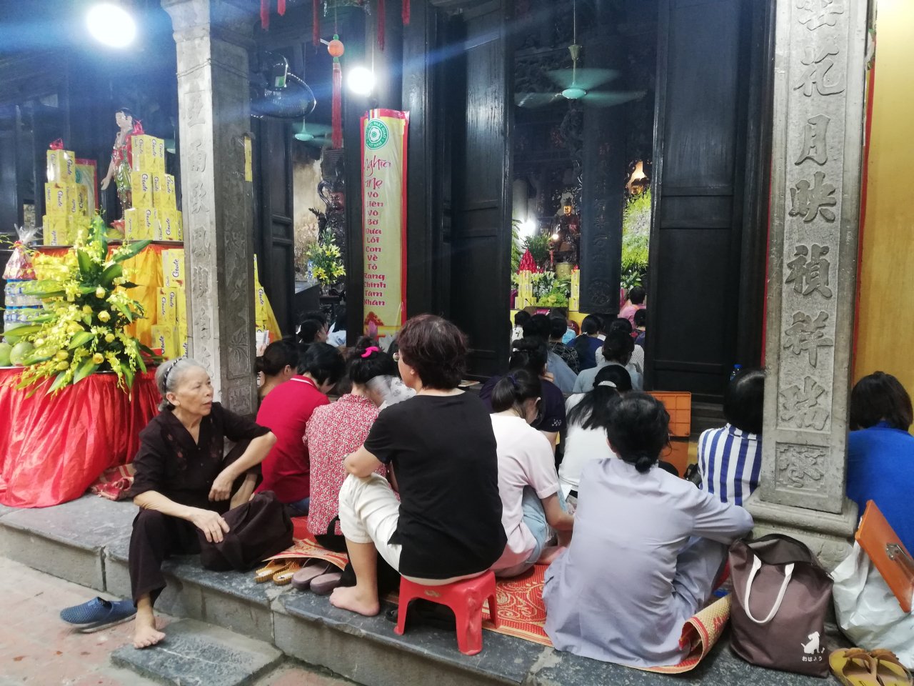 ha-noi-dai-le-vu-lan-chua-phuc-khanh-khong-con-canh-bien-nguoi-tran-ra-duong