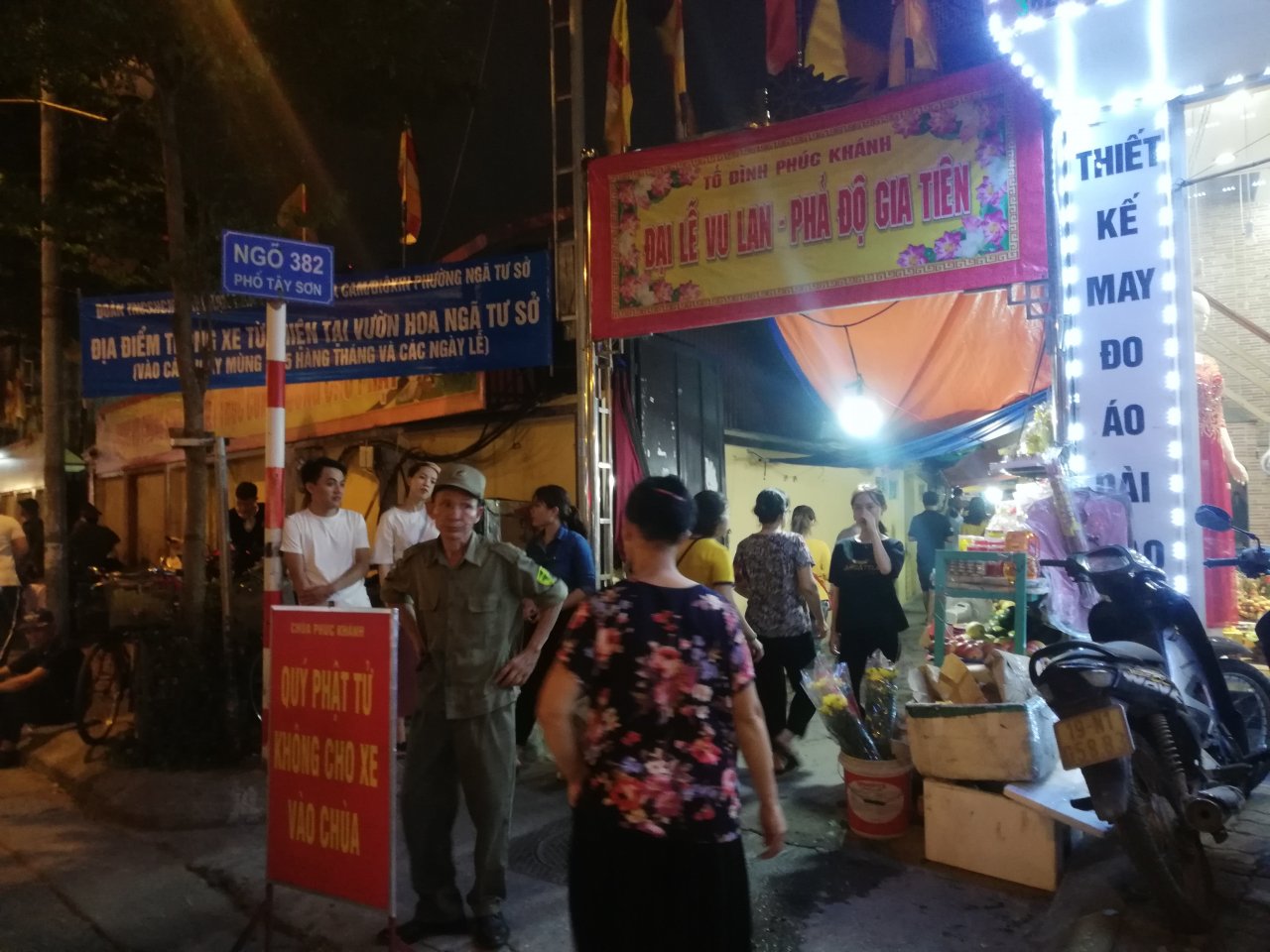 ha-noi-dai-le-vu-lan-chua-phuc-khanh-khong-con-canh-bien-nguoi-tran-ra-duong