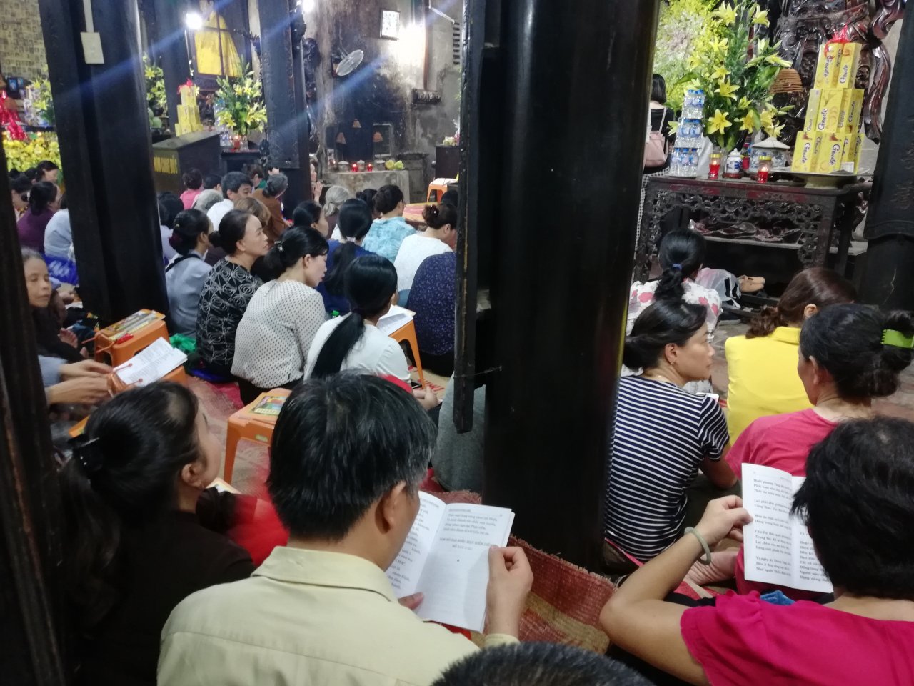 ha-noi-dai-le-vu-lan-chua-phuc-khanh-khong-con-canh-bien-nguoi-tran-ra-duong