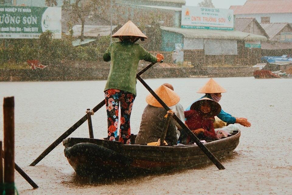 Lenh denh khap mien Tay song nuoc o nhung khu cho noi binh di hinh anh 4 