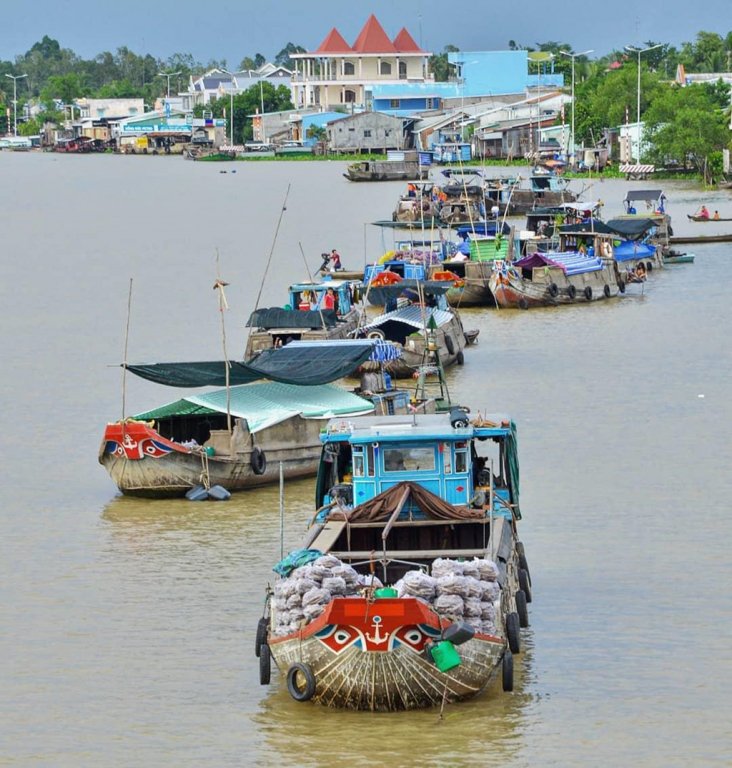 Lenh denh khap mien Tay song nuoc o nhung khu cho noi binh di hinh anh 10 