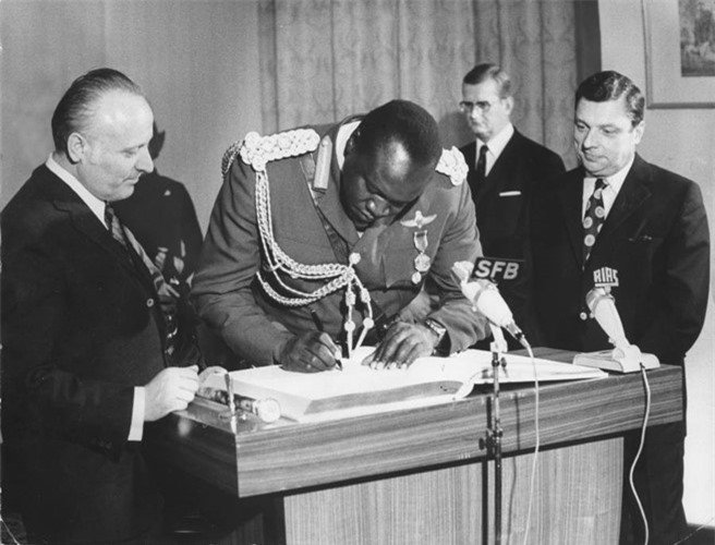 Rùng mình nhà độc tài sùng bái Hitler tàn sát 500.000 người - Hình 8 Rung minh nha doc tai sung bai Hitler tan sat 500.000 nguoi-Hinh-8