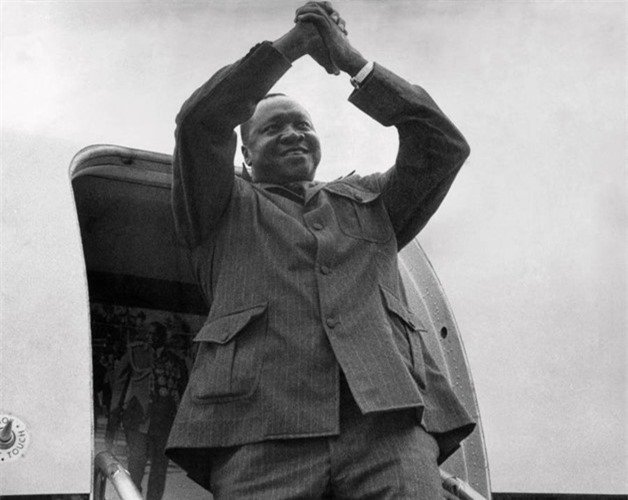 Rùng mình nhà độc tài sùng bái Hitler tàn sát 500.000 người - Hình 9 Rung minh nha doc tai sung bai Hitler tan sat 500.000 nguoi-Hinh-9