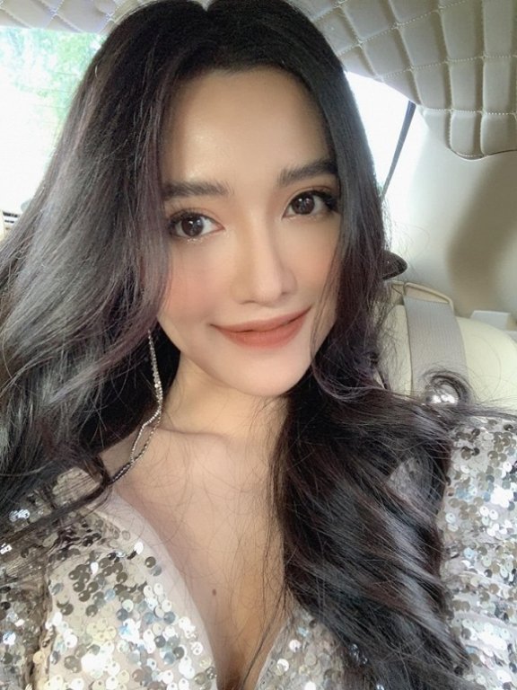 Bích Phương tự nhận bản thân bên ngoài xinh xắn bên trong dịu dàng.