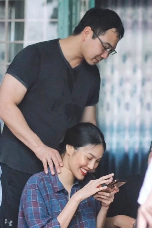 Lan Khuê được ông xã đại gia chăm sóc khi đi từ thiện tại Vũng Tàu. Người đẹp đang mang thai và được khen vẫn giữ được vóc dáng gọn gàng. 