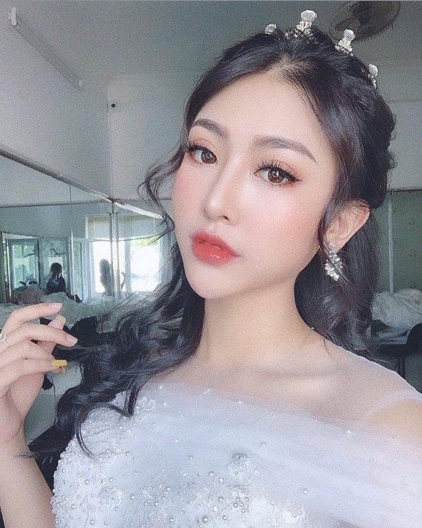 Khánh My sinh năm 2000, sở hữu ngoại hình xinh đẹp. 