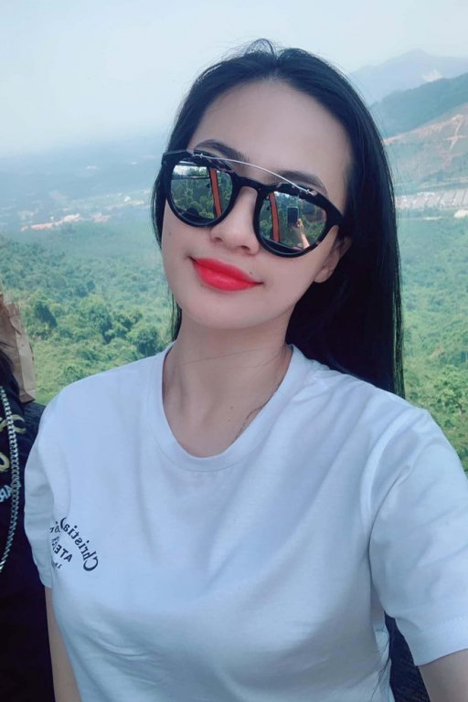 Bạn gái tin đồn của Quang Hải có style gợi cảm, hay dùng hàng hiệu