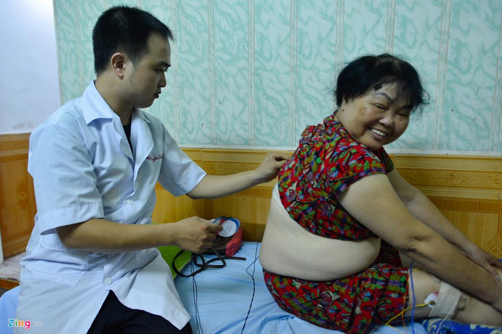 bac-si-30-nam-kham-benh-mien-phi