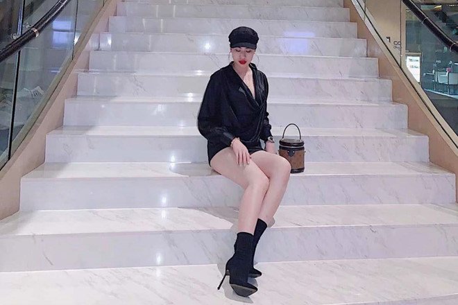 Bạn gái tin đồn của Quang Hải có style gợi cảm, hay dùng hàng hiệu