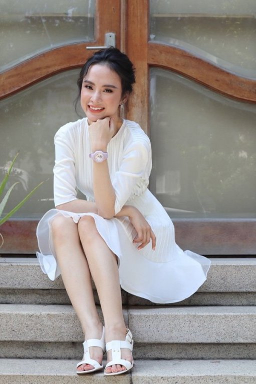 can-canh-nhan-sac-nong-bong-cua-angela-phuong-trinh