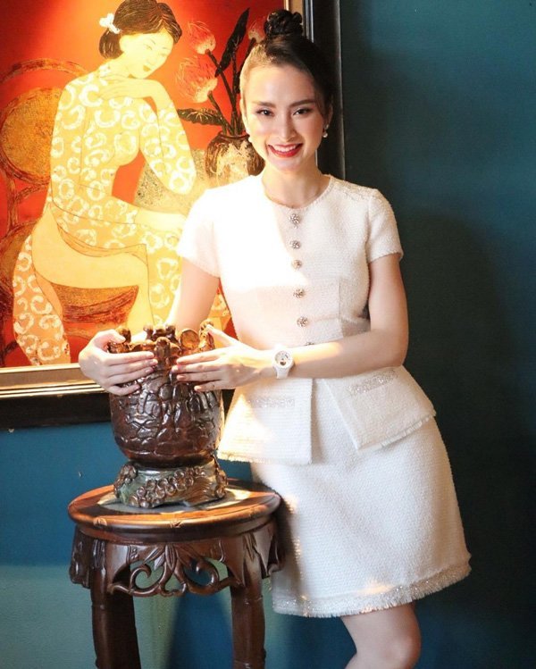 can-canh-nhan-sac-nong-bong-cua-angela-phuong-trinh