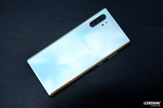 Mở hộp Galaxy Note10+ màu Ánh Cực Quang xem có gì mới