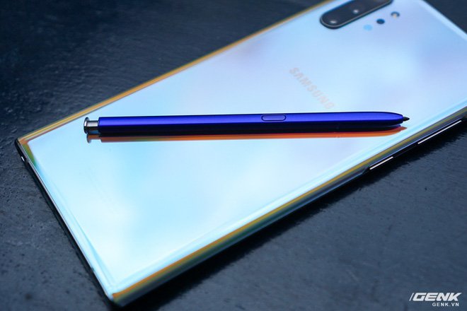 Mở hộp Galaxy Note10+ màu Ánh Cực Quang xem có gì mới