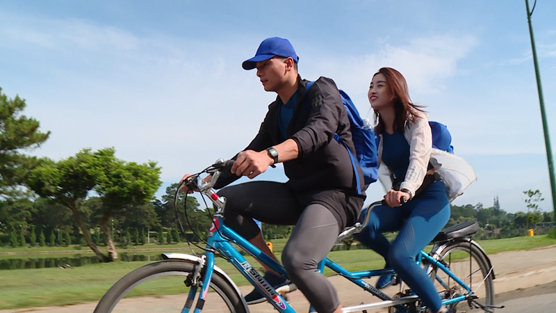mac-scandal-va-mieng-do-my-linh-tiep-tuc-ve-nhat-tai-cuoc-dua-ky-thu