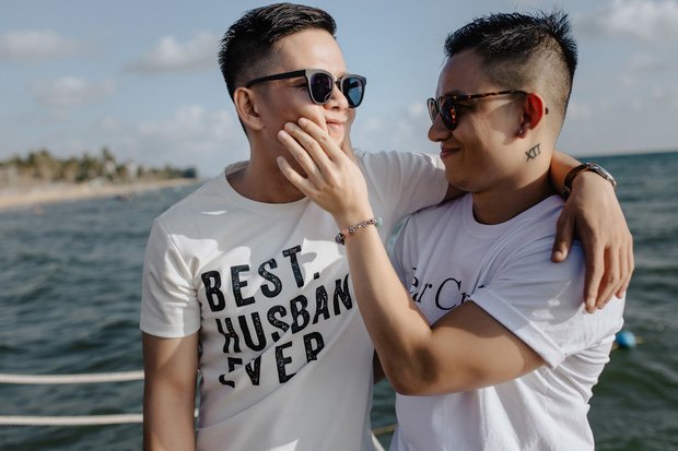 Những tình yêu đồng tính không bao giờ trễ nhịp: Buồn vui hay đau khổ, đi một vòng rồi cũng tìm thấy nhau