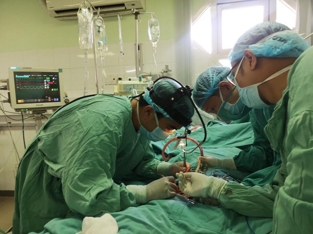 thua-thien-hue-cuu-song-benh-nhan-viem-co-tim-the-toi-cap-bang-ky-thuat-ecmo
