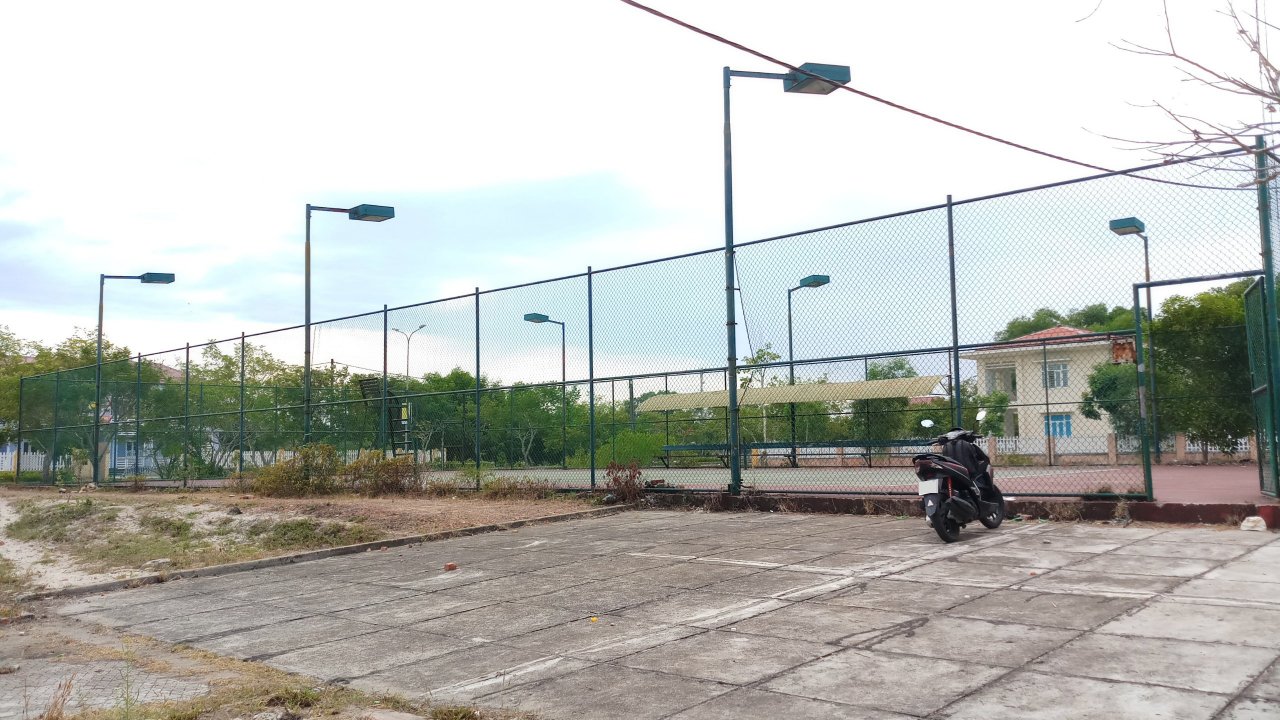san-tennis-co-von-dau-tu-500-trieu-dong-bo-khong-giua-thi-tran