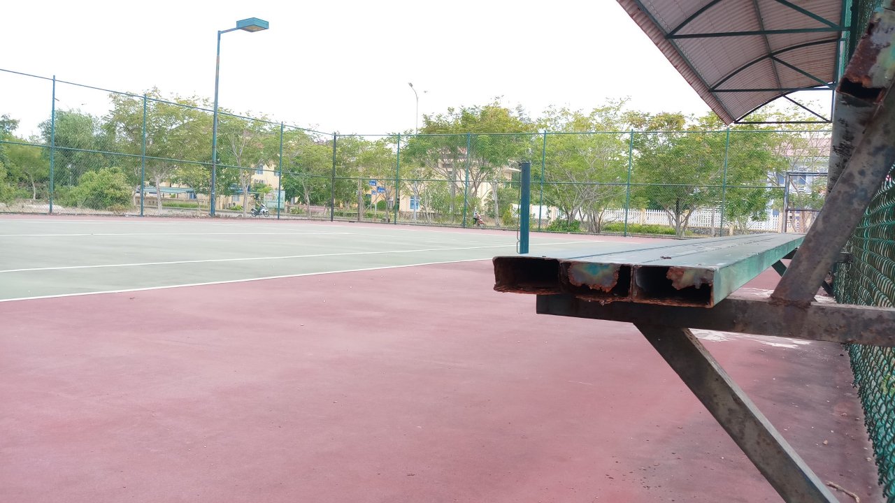 san-tennis-co-von-dau-tu-500-trieu-dong-bo-khong-giua-thi-tran