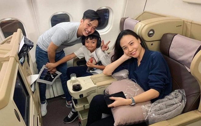 Cường Đô la và bà xã Đàm Thu Trang đưa Subeo đi du lịch sau đám cưới.