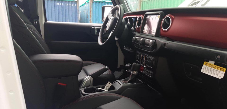 hang-doc-jeep-gladiator-2020-dau-tien-ve-viet-nam-ban-tai-ngang-co-ford-ranger-nhung-gia-dat-hon-f-150
