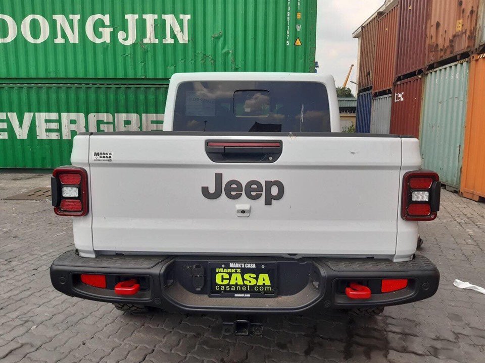 hang-doc-jeep-gladiator-2020-dau-tien-ve-viet-nam-ban-tai-ngang-co-ford-ranger-nhung-gia-dat-hon-f-150