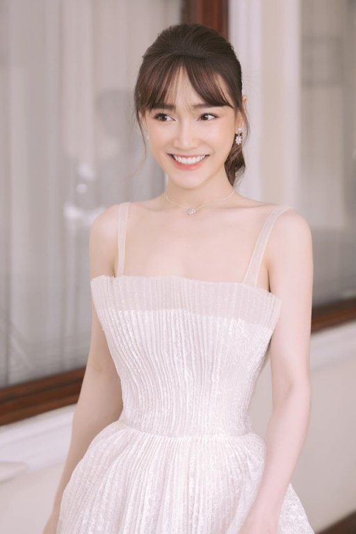 nhan-sac-ngot-ngao-cua-ba-me-mot-con-nha-phuong