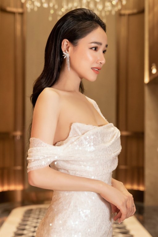 nhan-sac-ngot-ngao-cua-ba-me-mot-con-nha-phuong