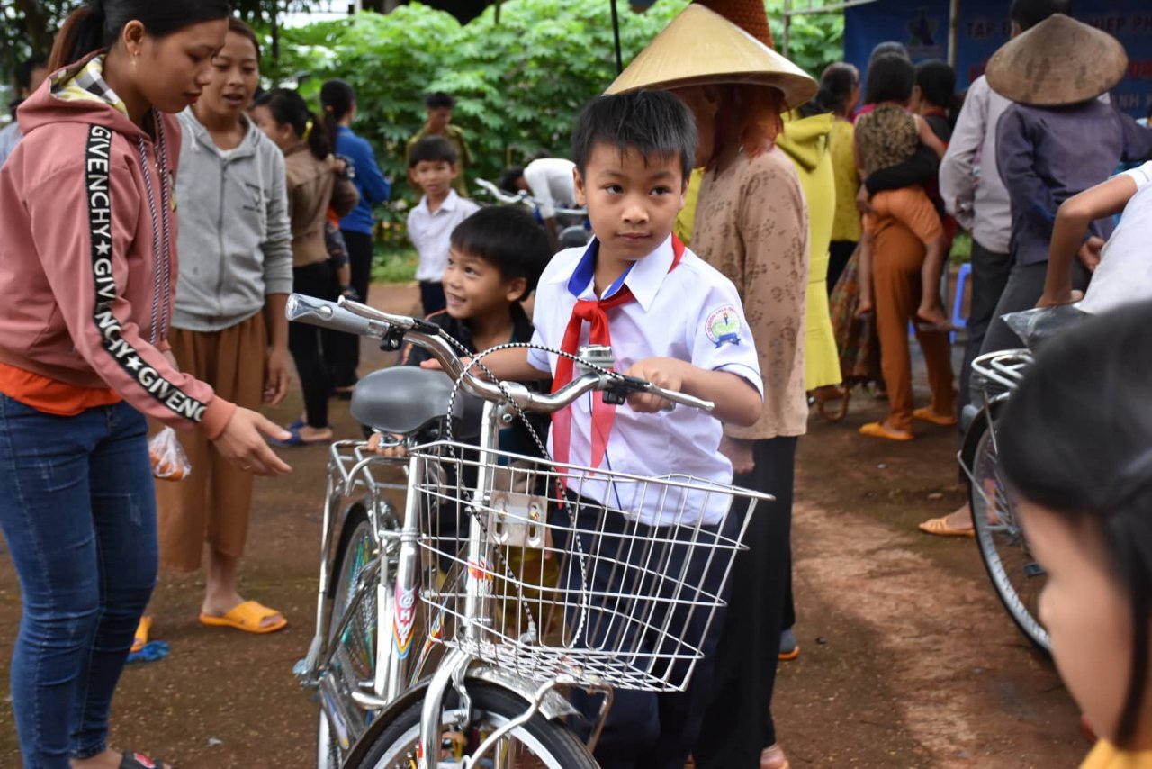 tan-hiep-phat-trao-tang-50-chiec-xe-dap-cho-hoc-sinh-ngheo-tai-vung-bien-gioi-tinh-gia-lai-truoc-nam-hoc-moi