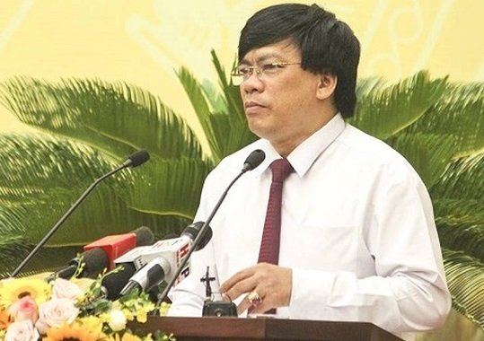 cap-duoi-bi-khoi-to-chu-tich-quan-ha-dong-moi-cu-dan-lay-y-kien-chung-cu-ong-le-thanh-than