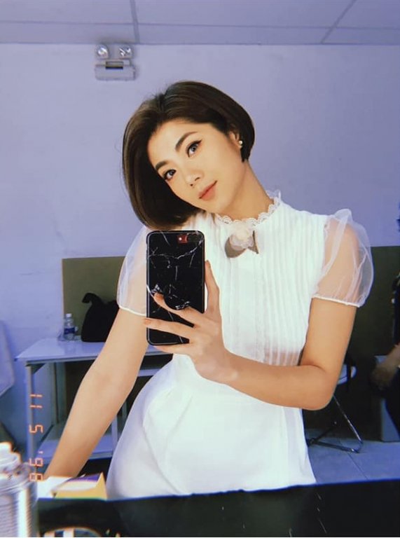 Về phần Tim, anh xác nhận ly hôn với Trương Quỳnh Anh vào tháng 7/2018 sau 10 năm chung sống. Trong khi tin đồn rạn nứt tình cảm của cặp đôi đã xuất hiện từ năm 2017. Người hâm mộ cho rằng Đàm Phương Linh và Tim hẹn hò là việc khá bình thường vì cả hai đều đang độc thân.
