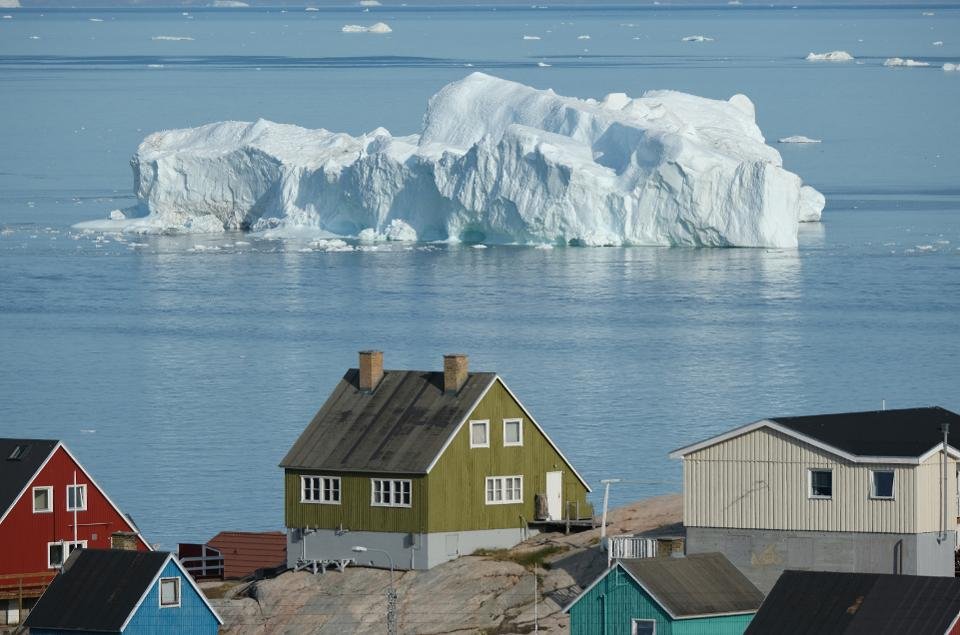 ong-trump-muon-mua-dao-greenland-vi-do-la-kho-vu-khi-doi-dau-trung-quoc